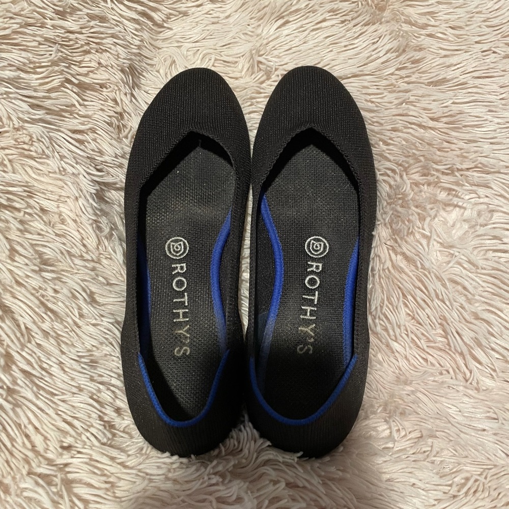 Size 8 black round toed Rothy’s